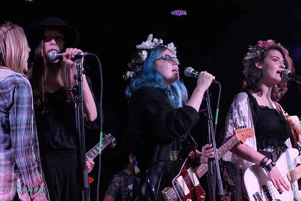 From left: students Riley Retinger, Abby Smith, Mimmi Hubbard and Sadie Rabinowitz. Photo by Calah Webb