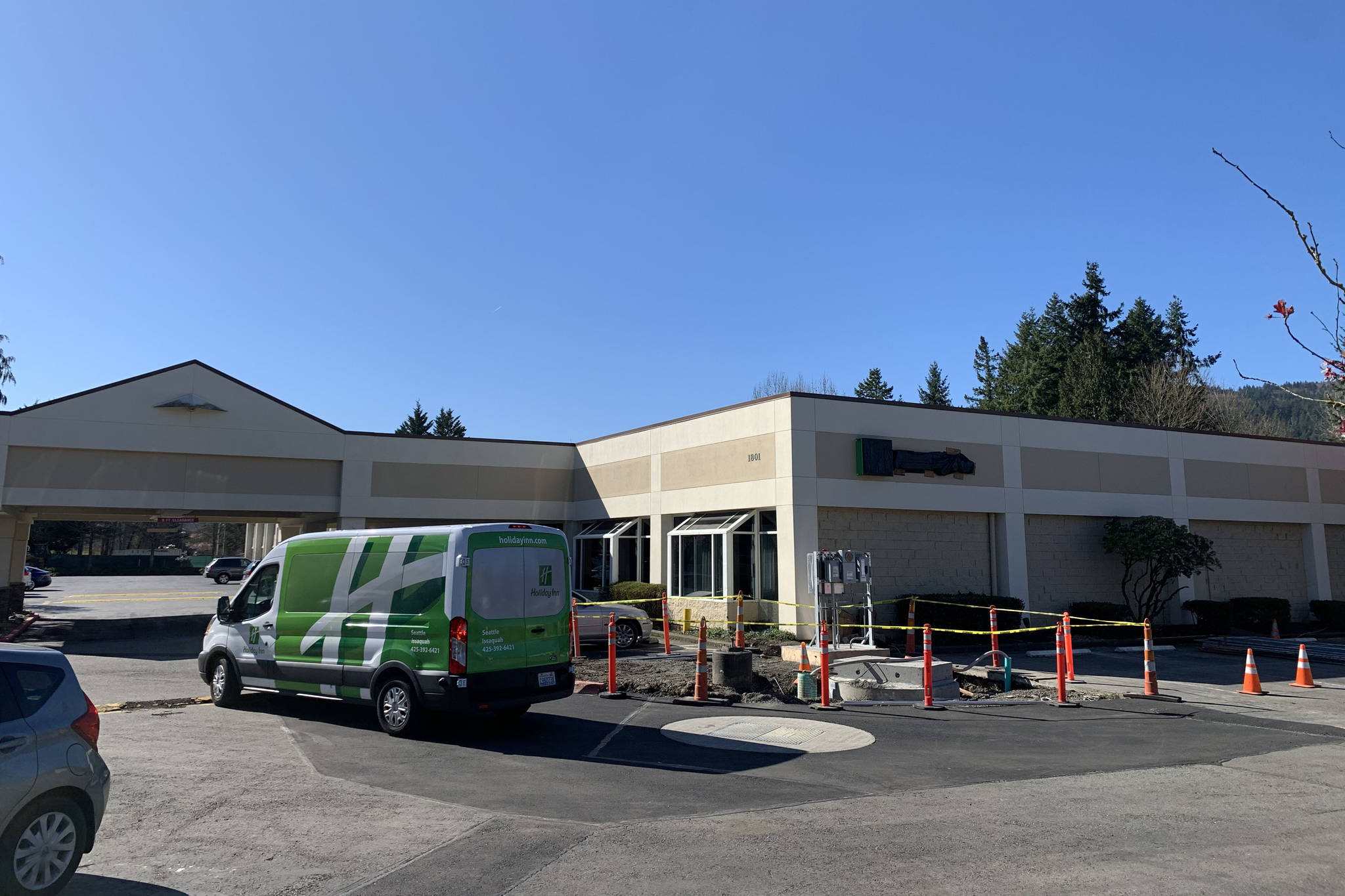 King County’s new Issaquah quarantine location on March 16, 2020. The County is leasing the former Holiday Inn motel as a quarantine site for coronavirus patient. Natalie DeFord / Staff Photo.