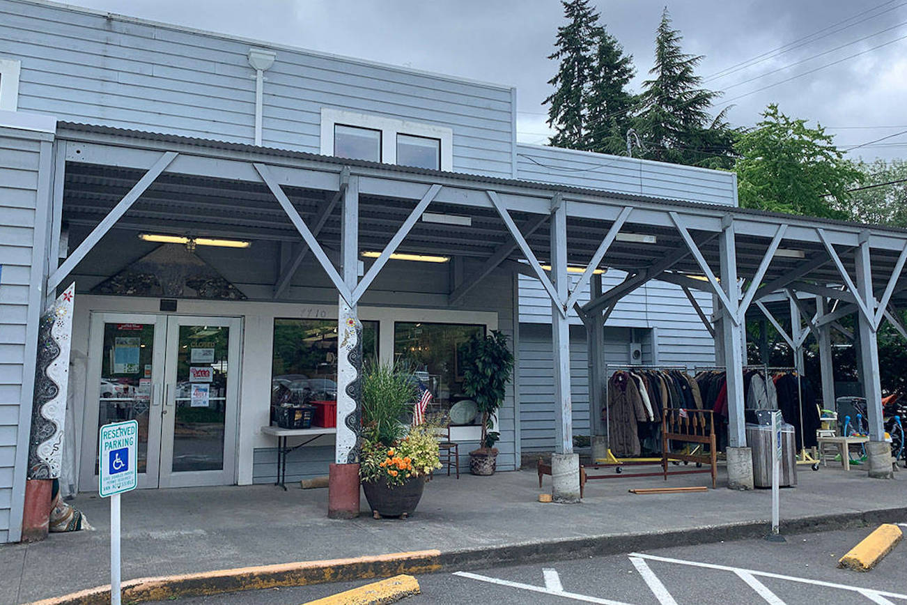 Exterior of the Mercer Island Thrift Shop. Photo by Madeline Coats/staff photo