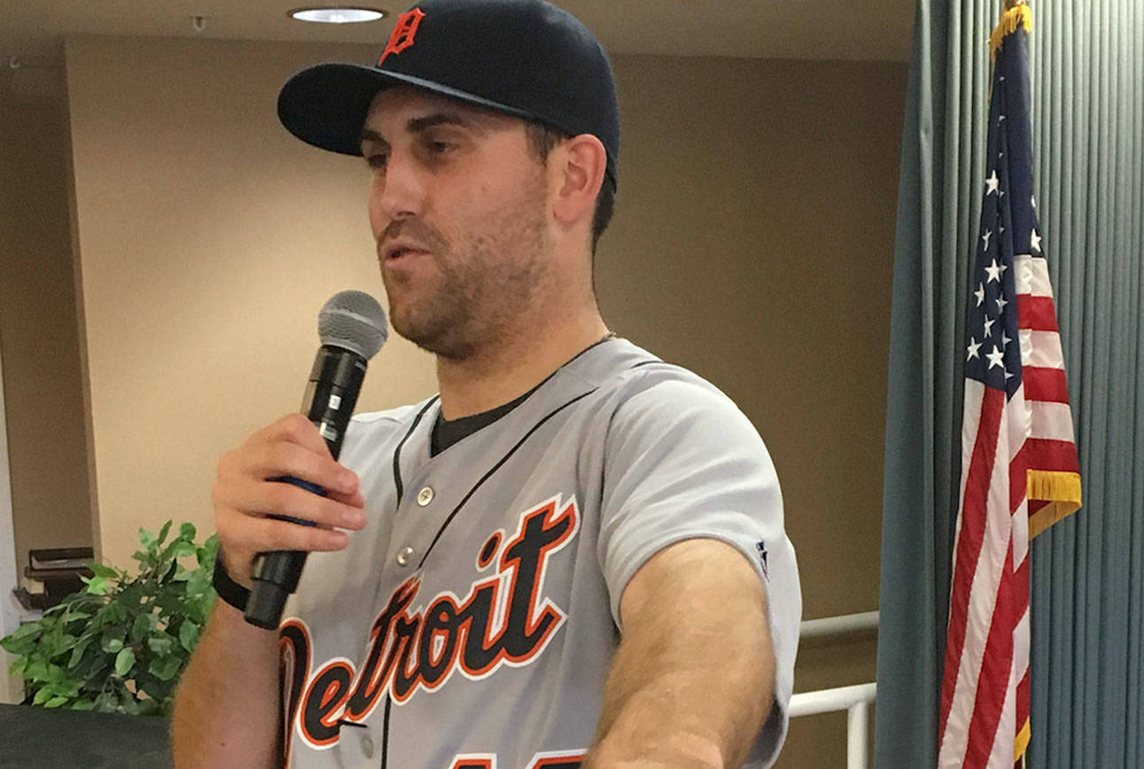 MLB pitcher Matthew Boyd demonstrates how he grips a baseball to residents of Covenant Shores on Oct. 30, 2017. Photo courtesy of Greg Asimakoupoulos