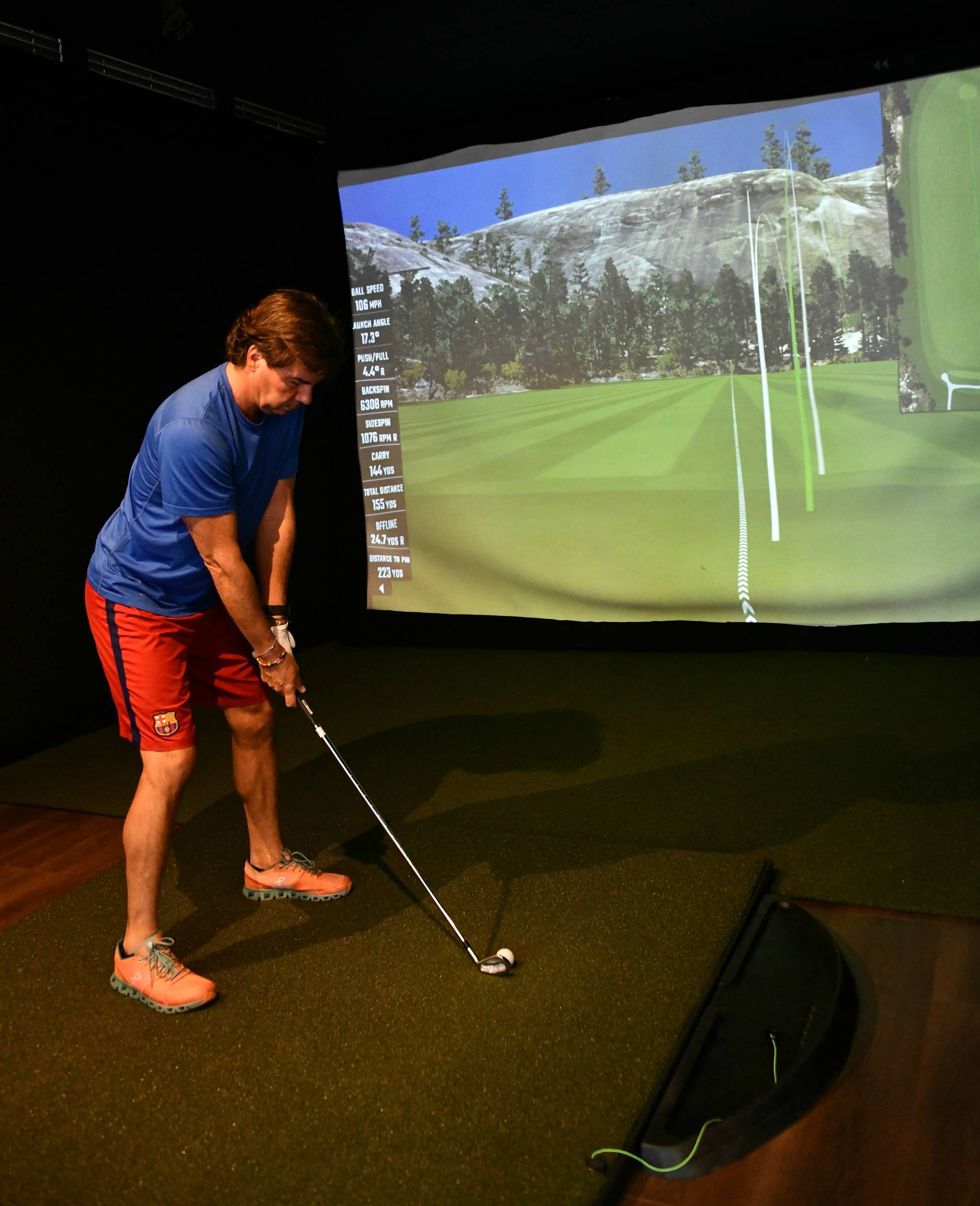 Scott Trethewey lines up a shot at the Mercer Island Golf Club on Oct. 22. Andy Nystrom/ Reporter