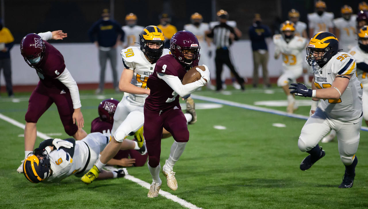 Mercer Island’s Samuel Gilchrist rumbles up field against Bellevue on April 2. Photo courtesy of David Wisenteiner