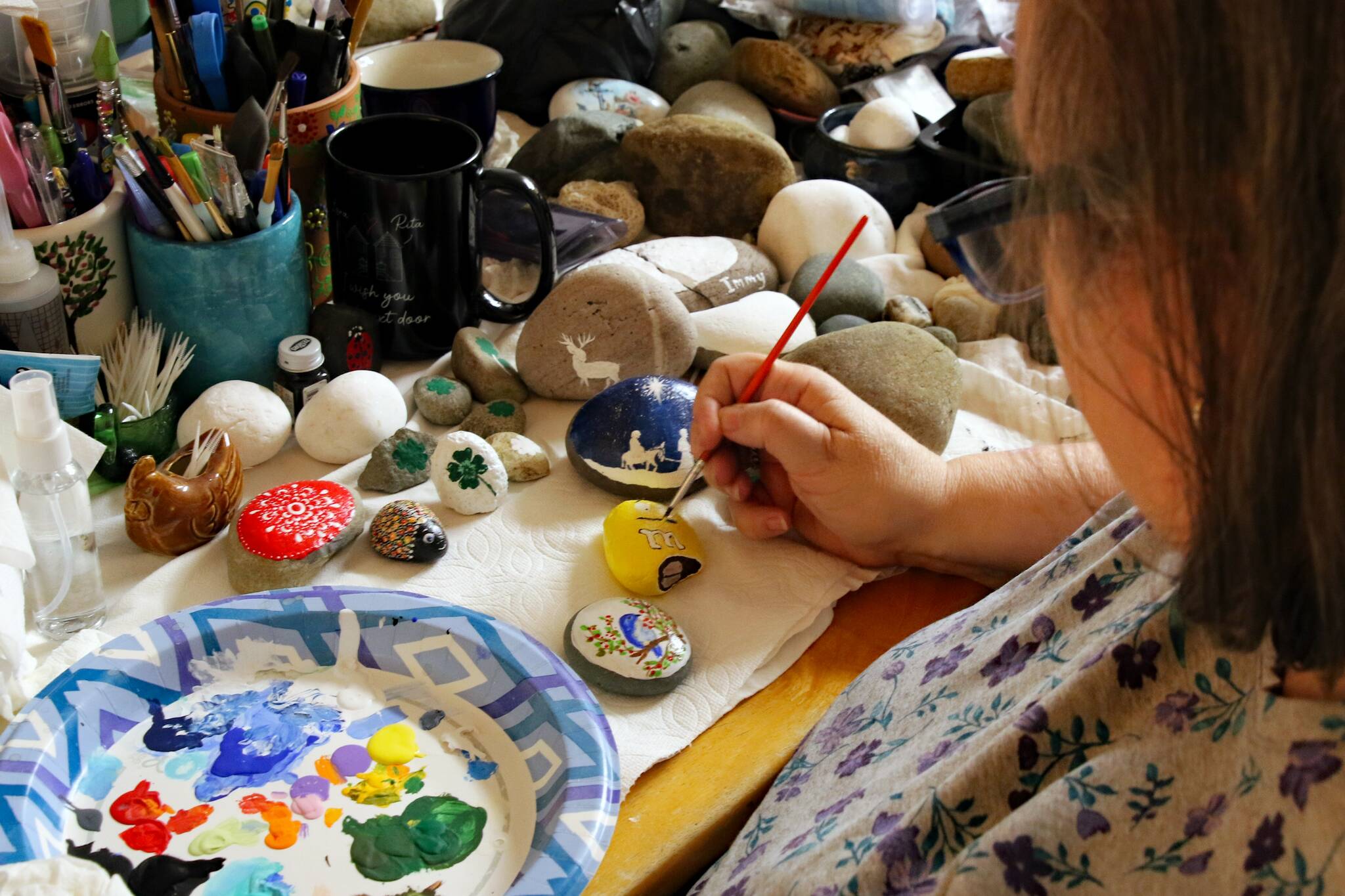 On any given day, residents at Covenant Living at the Shores on Mercer Island may find hidden treasures throughout the grounds at the senior living community. Those treasures are cleverly painted rocks with various designs or depictions of cute animals. Rita Ollila, a receptionist at the Health Center and 10-year employee, came up with the idea to leave the painted rocks throughout the campus when the pandemic first started. She says it was a way to bring a bit of joy and sunshine to the residents during a time when there was so much uncertainty. Photo courtesy of Jim Ollila
