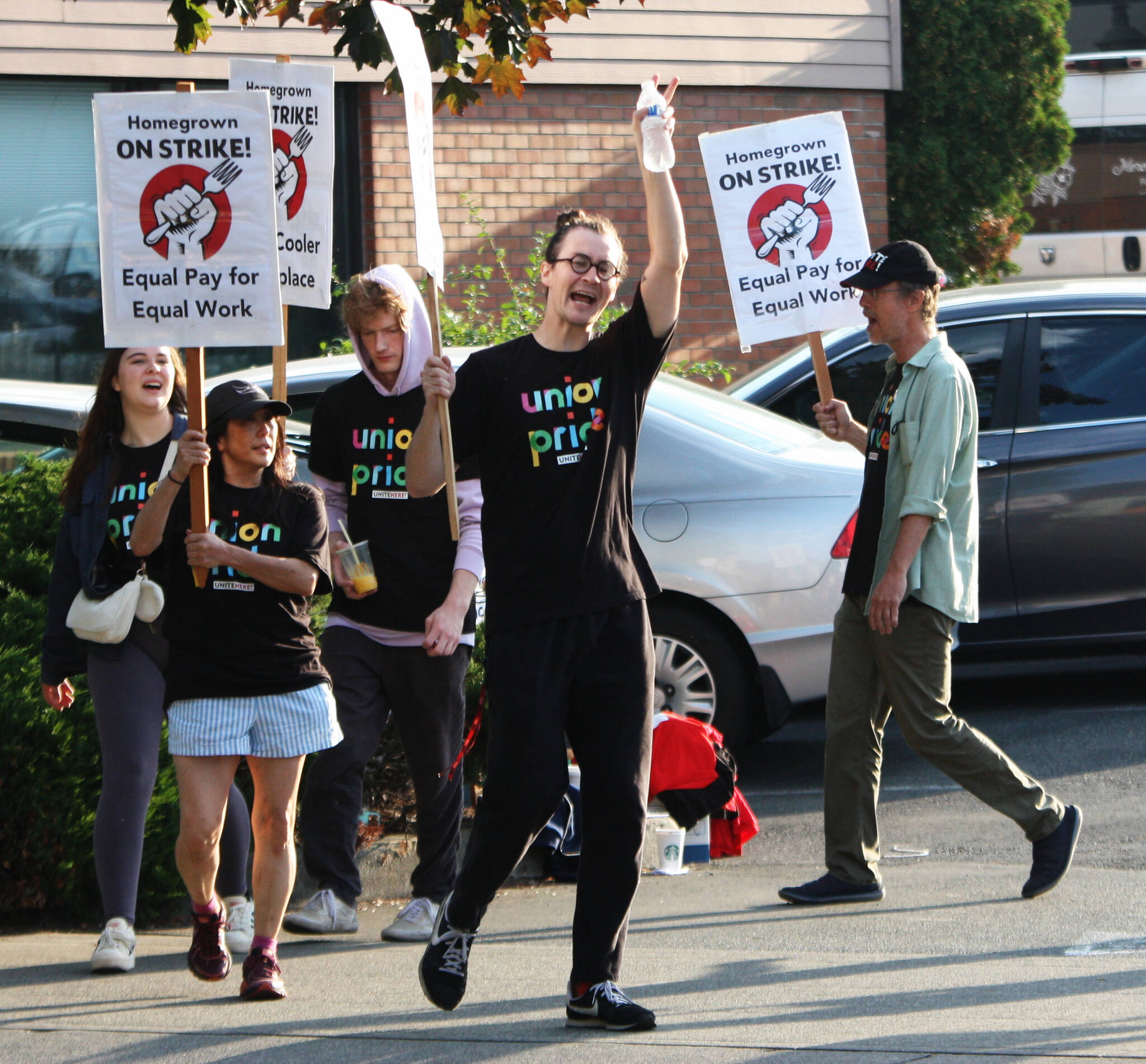 Mercer Island Homegrown employees strike over job safety, pay Mercer