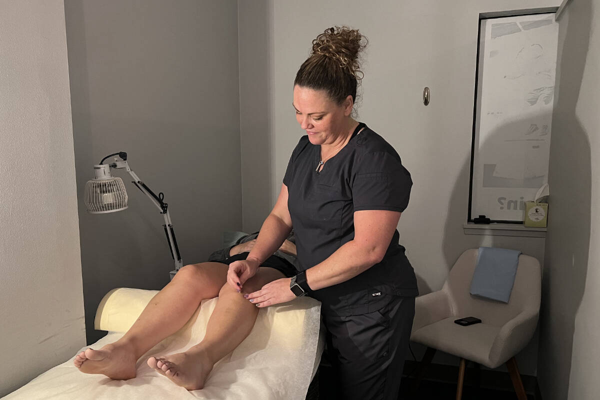 With training in Traditional Chinese Medicine, acupuncturist Melony Cable specializes in sports medicine and orthopedics.