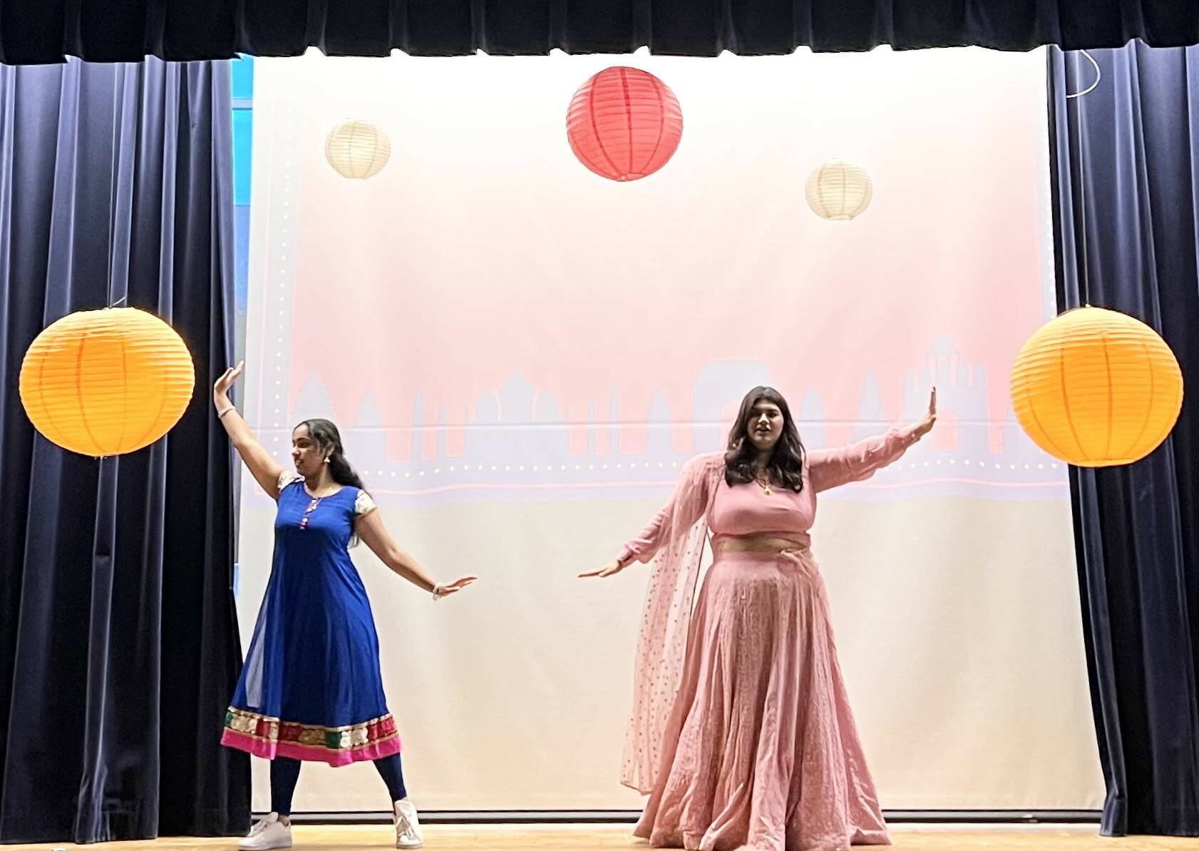 Mercer Island High School sophomores Ariyana Dhaliwal and Amuthka Josyula perform an Indian dance at West Mercer Elementary on May 24. Photo courtesy of Soyun Chow