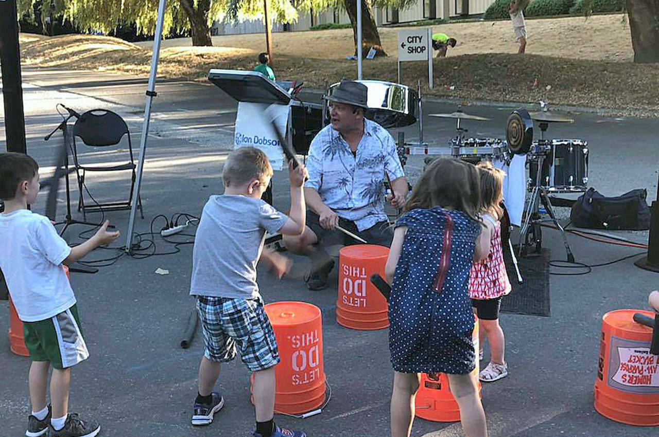 Scene from a past National Night Out event in Mercer Island. (File photo)