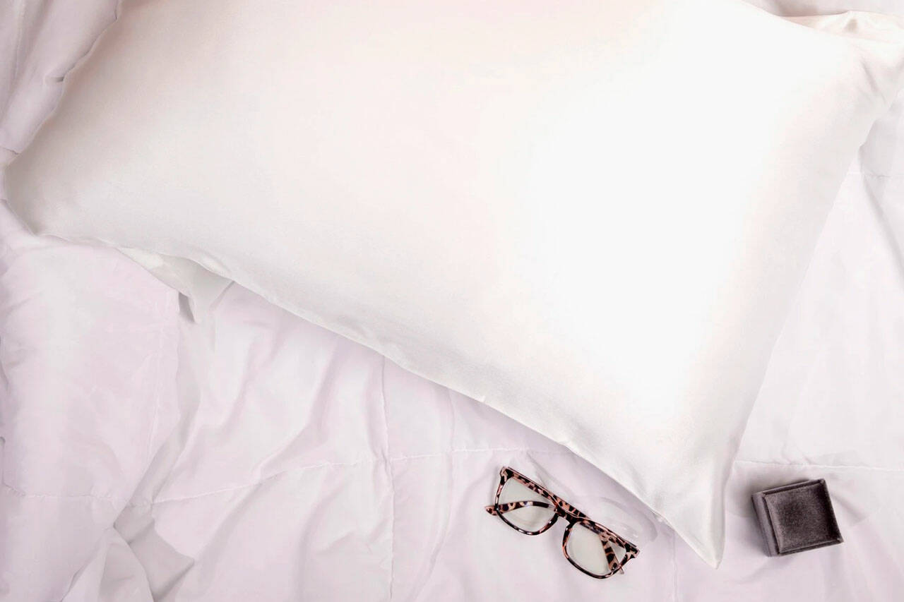 LuxySilk Silk Pillowcase Reviews Worth the Money or Fake AntiAging