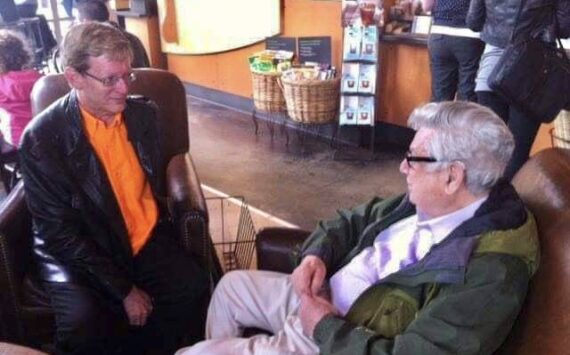 Abraham Kaplan (right) visits with organist Mark Thallander in the Mercer Island Starbucks. (Courtesy photo)