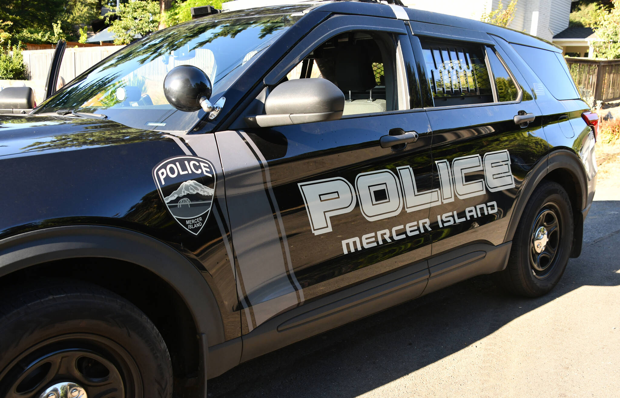 Suspect driving stolen truck flees from officers Mercer Island police
