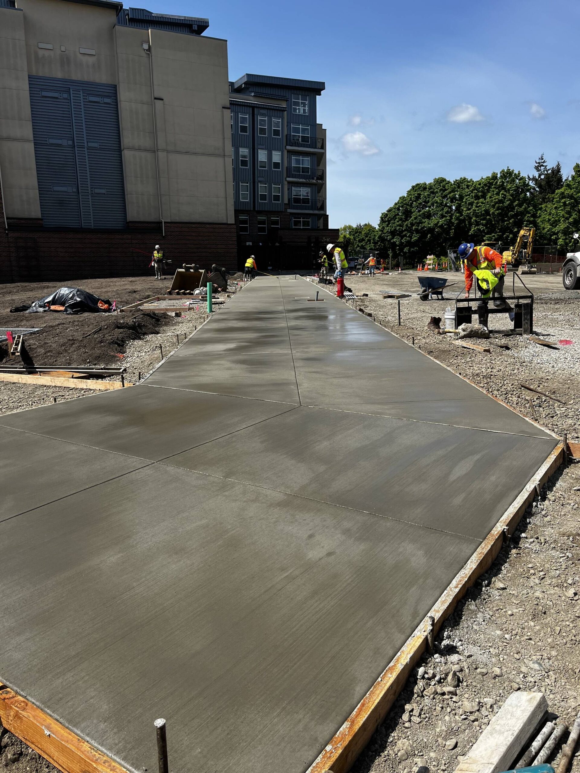 Crews work on the new commuter parking facility at the former Tully’s site and Sunset Highway. Photo courtesy of the city of Mercer Island