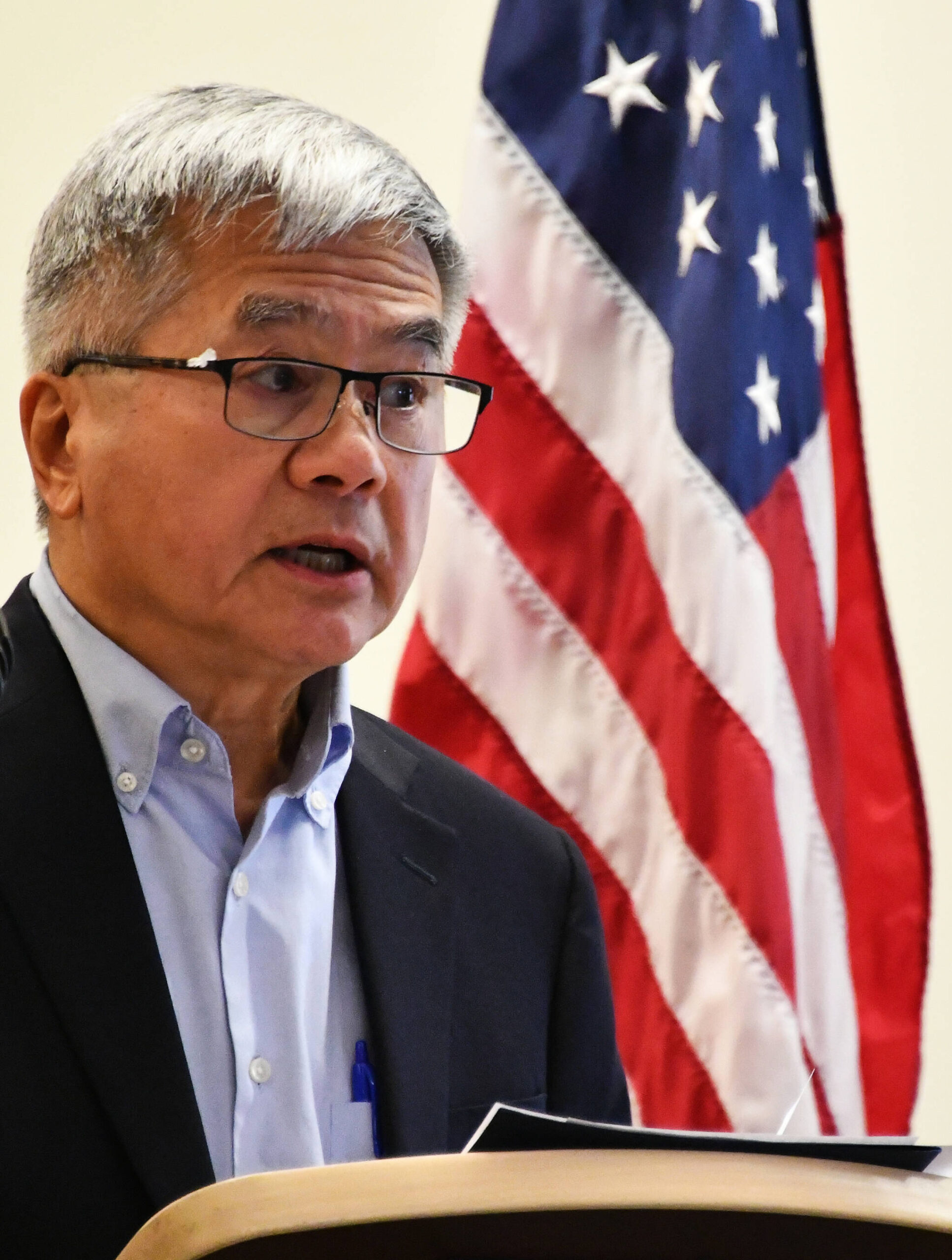 Former Washington state governor Gary Locke speaks at the June 3 Rotary Club of Mercer Island meeting. Andy Nystrom/ staff photo