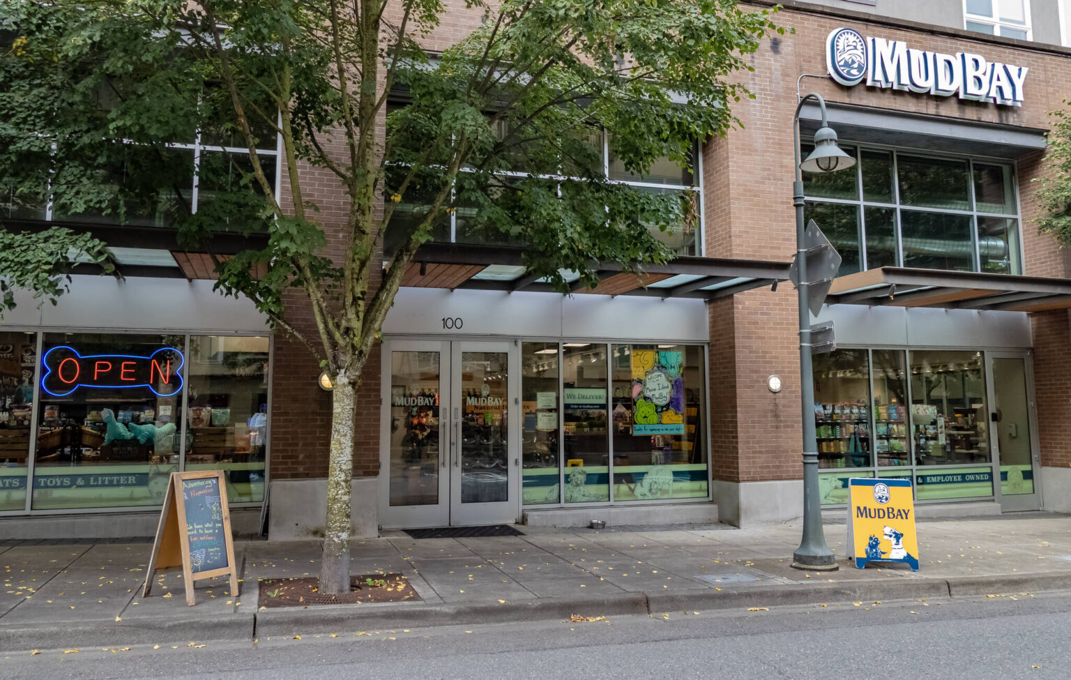 Mud Bay’s MI location makes massive donation to Seattle Humane | Mercer ...