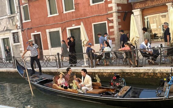 Proposal in a gondola. Photo by Mindy Stern