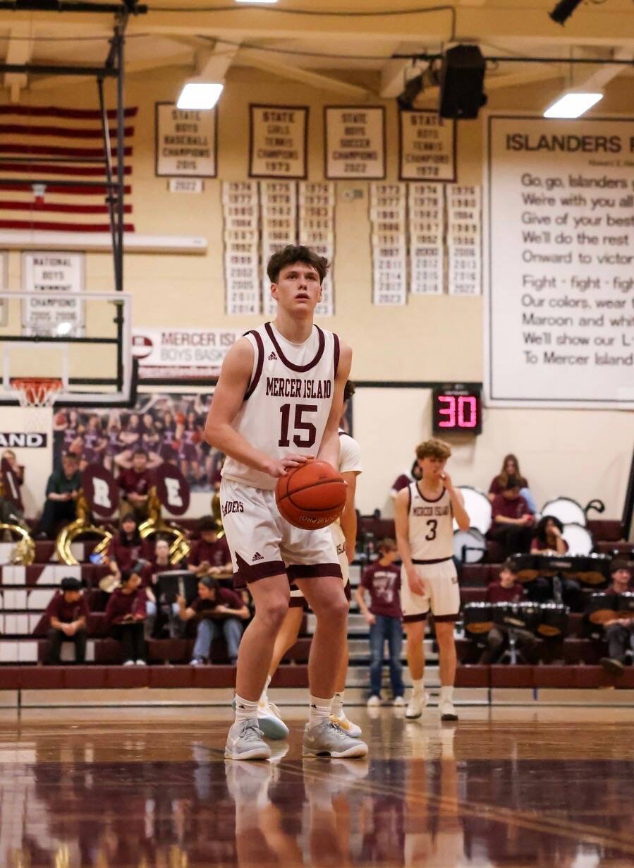 MIHS boys hoopsters are ready to roll this season | Mercer Island Reporter