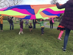 Kids play with a parachute in Mercerdale Park