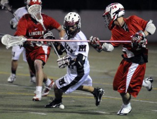 Islander Connor Bernal prepares to grab a loose ball during Mercer Island’s home win against Lincoln last Friday. The Islanders picked up a 13-12 win. Mercer Island will take on Curtis on May 15 in a home match.