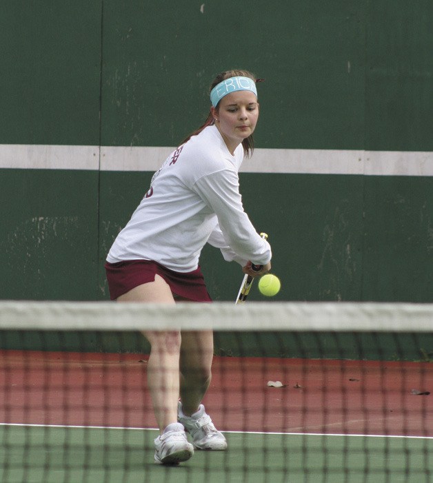 Mercer Island senior Erica Baska returns a hit from Mount Si during the last home MIHS tennis match of the season on Tuesday afternoon. The Islanders swept the WIldcats