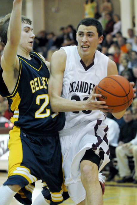 Islander forward Gabe Fruchter (20) drives against a Wolverine defender at Mercer Island during the Islanders’ loss last Friday night to undefeated Bellevue.