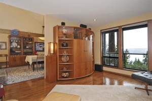 This home at 4429 East Mercer Way