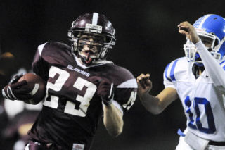 Islander running back Steve Caditz (23) breaks free for a first quarter touchdown run against Ingraham at Mercer Island on Friday.