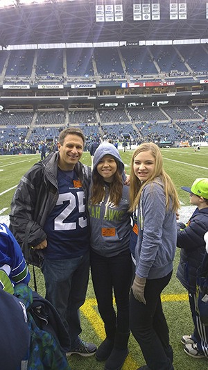 Islanders show their Seahawks spirit.