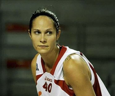 Gillian d’Hondt hopes to use her 20 years of basketball experience to help the Islanders get back to the state tournament.