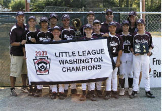 Mercer Island’s 2009 11-12 All-Stars (left to right): Manager Steve Stenberg