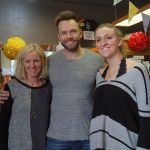 Joel McHale entertains Island Books crowd
