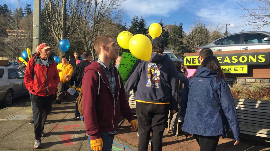 Union grocery workers and their supporters &ldquo;unwelcomed&rdquo; the Mercer Island New Seasons store with music, balloons and a bread breaking ceremony on Nov. 10. Katie Metzger/staff photo
