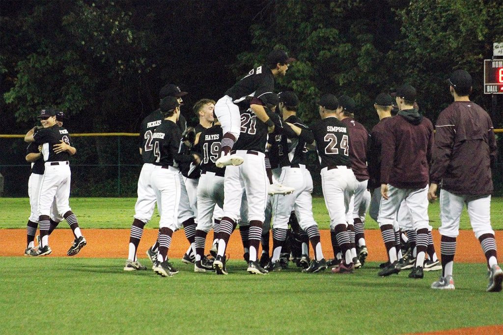 The Mercer Island baseball team won the KingCo 3A title for the first time since 2010 and returned to the 3A state tournament in May. The Islanders finished the 2016 season with a 20-5 record. File photo.