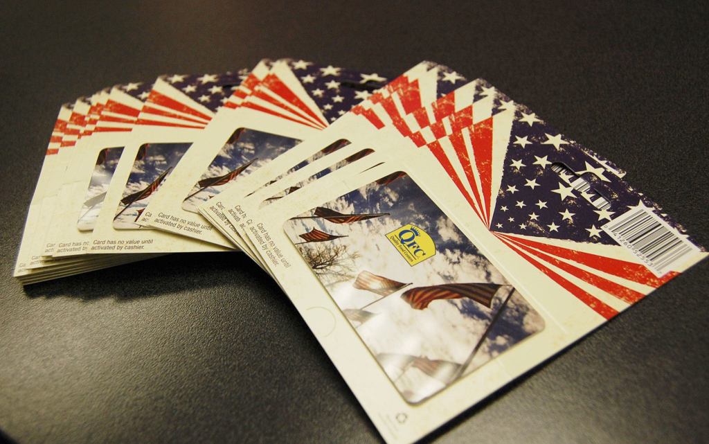 Island veterans lend a holiday helping hand to YFS