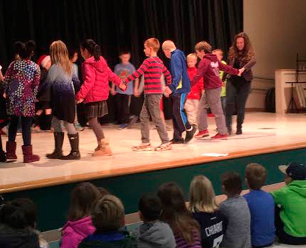 Mercer Island students celebrate and share culture at Lakeridge fair