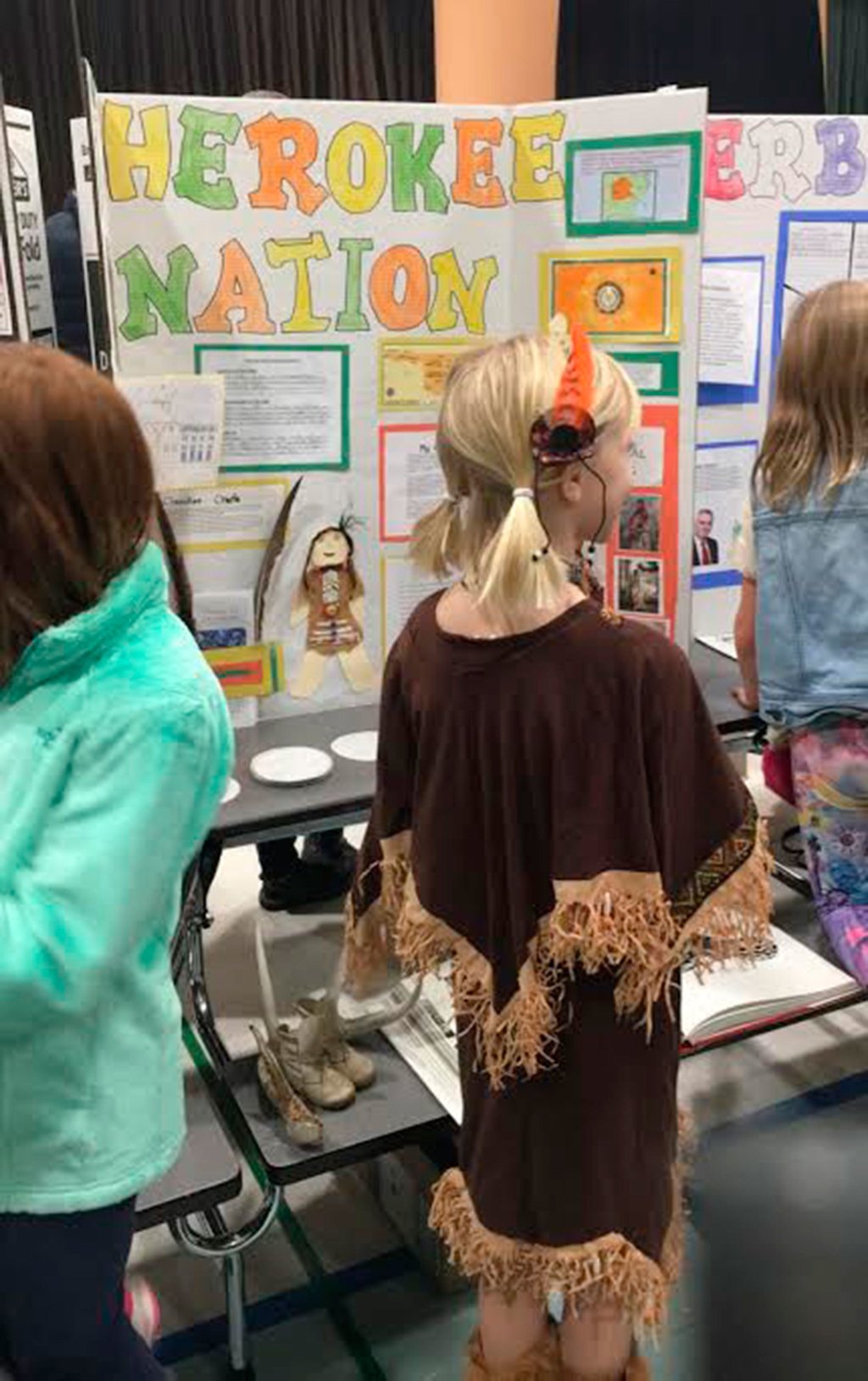 Mercer Island students celebrate and share culture at Lakeridge fair