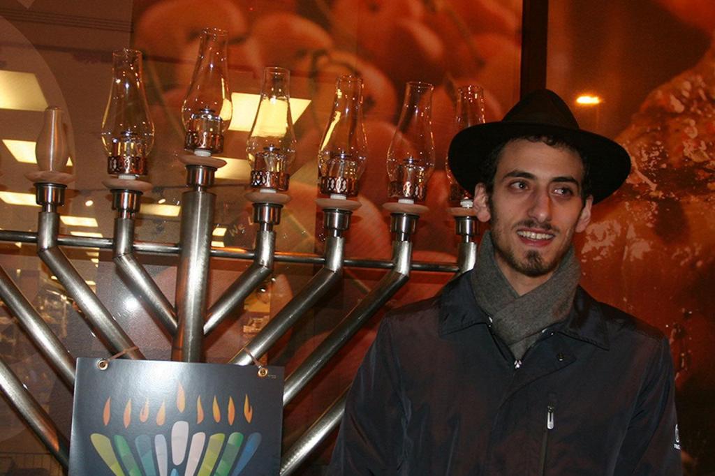 Two 6-foot menorahs to light up Mercer Island, celebrating Chanukah