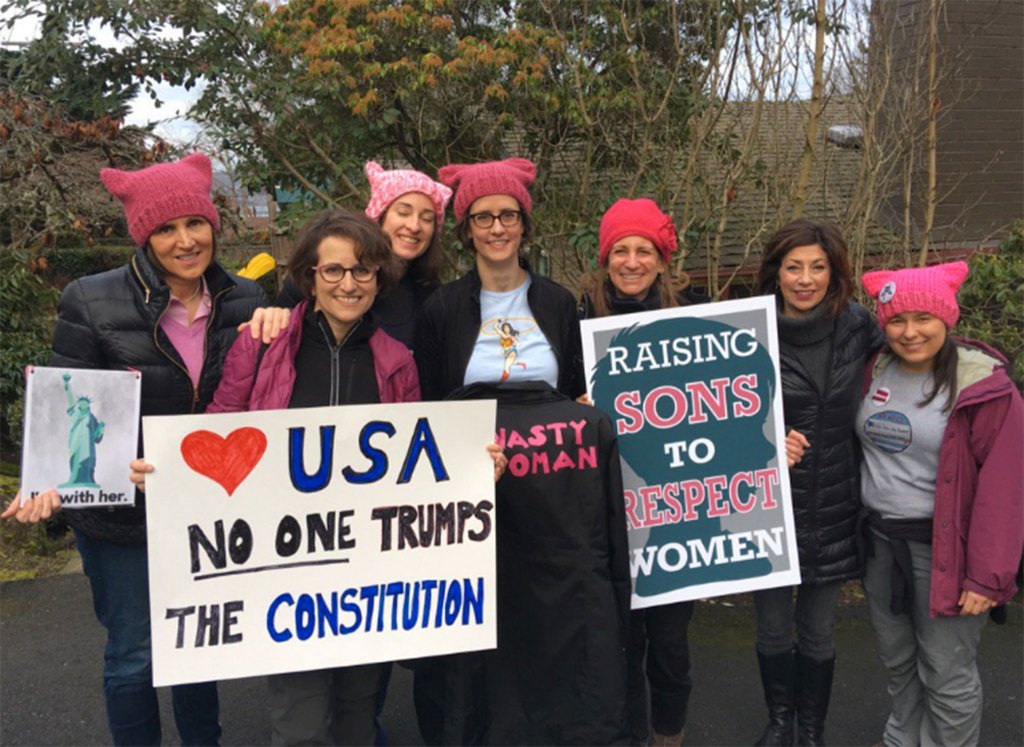 Women meet in Mercer Island before heading to the march. Photo via @TanaSenn