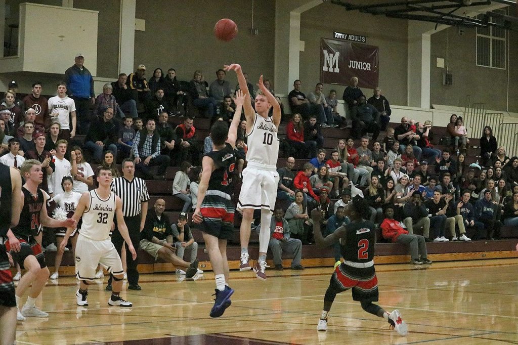 Mercer Island&rsquo;s Joe Gormley unleashes from downtown (Joe Livarchik/staff photo).
