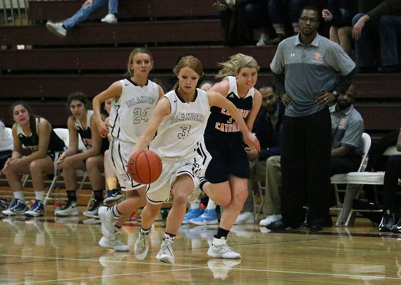 Mercer Island&rsquo;s Jessie Stenberg leads the fast break for the Islanders against Eastside Catholic Saturday at MIHS. The Islanders beat the Crusaders 68-49 (Joe Livarchik/staff photo).