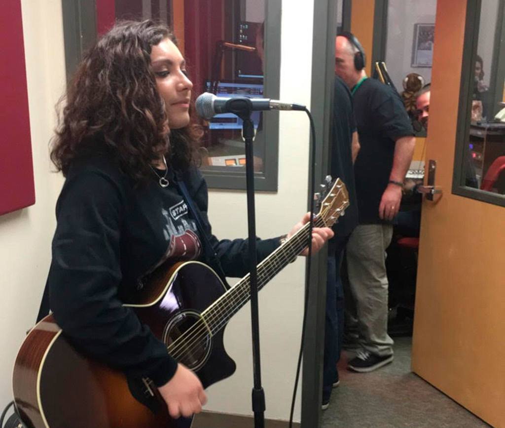 Leah Raissis performs an original song in the live music lounge. Katie Metzger/staff photo