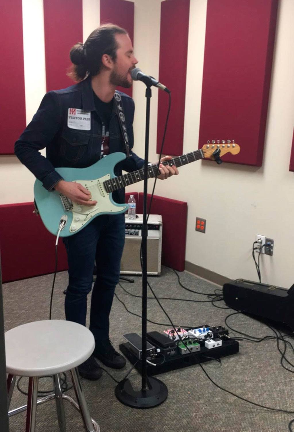 Ian Crawford of Panic! At The Disco, The Cab and The Contestants performs live on 88.9 The Bridge. Katie Metzger/staff photo