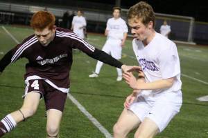 Islanders nearly complete comeback against Eagles