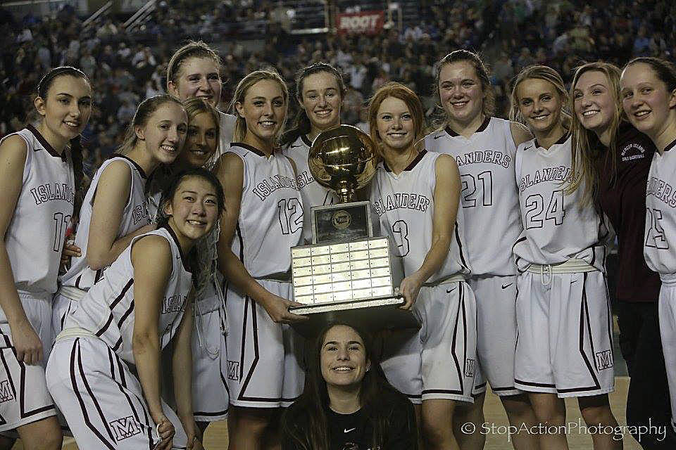 Photo courtesy of Don Borin/Stop Action Photography                                The Mercer Island Islanders pose with the trophy following the game.