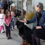 Famous fido meets fans on Mercer Island