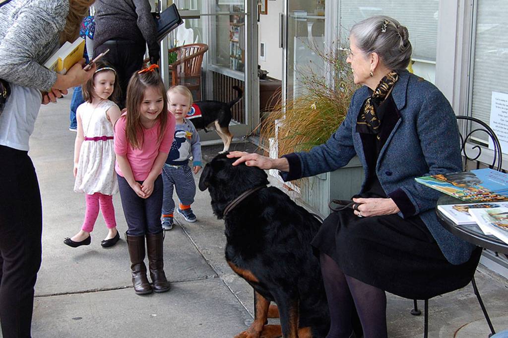 Famous fido meets fans on Mercer Island