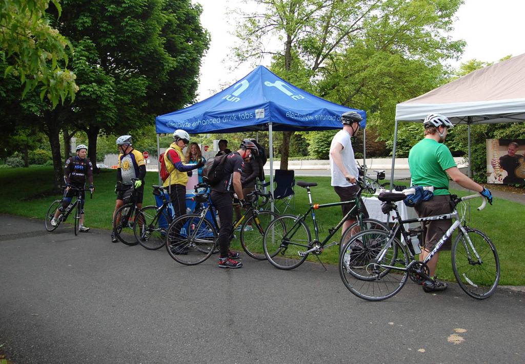 Cyclists pedal across Mercer Island for Bike to Work Day