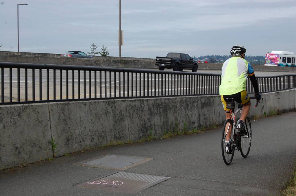Cyclists pedal across Mercer Island for Bike to Work Day