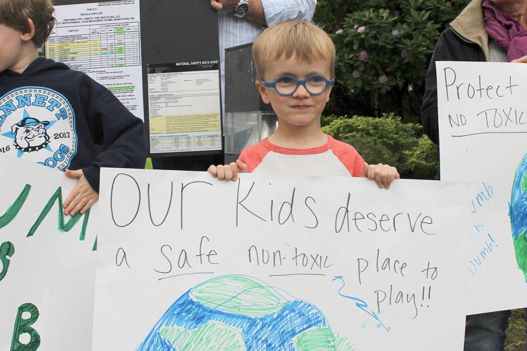 Regional field infill debate reflected in Mercer Island