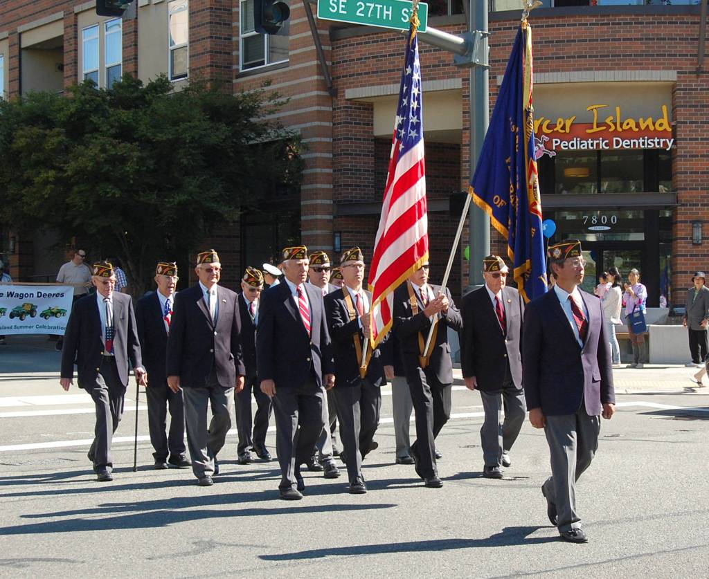 Members of the Mercer Island Veterans of Foreign Wars (VFW) lead off the parade through Town Center. Katie Metzger/staff photo