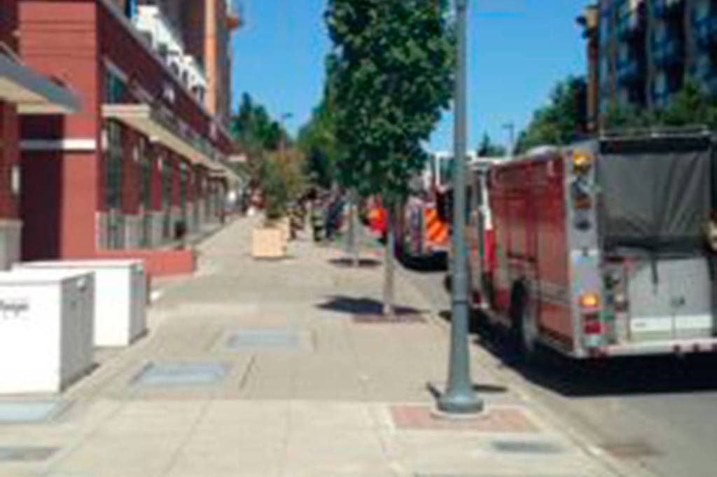 Fire damages apartment building on Mercer Island