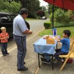 Mercer Island students turn lemons into money for food pantry